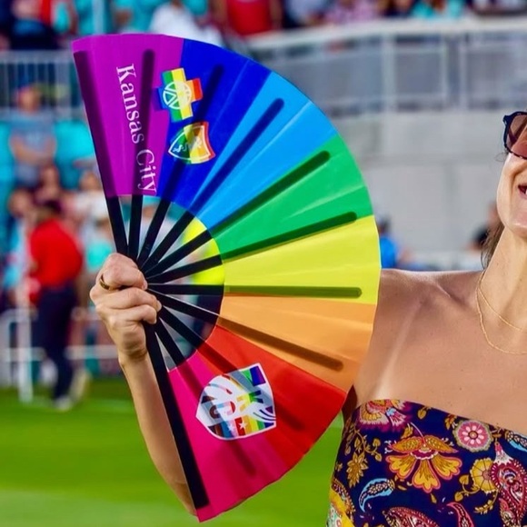 KC current Colorful Hand Fans - Picture 1 of 4